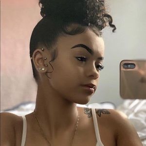 Meet your Posher, Alexis